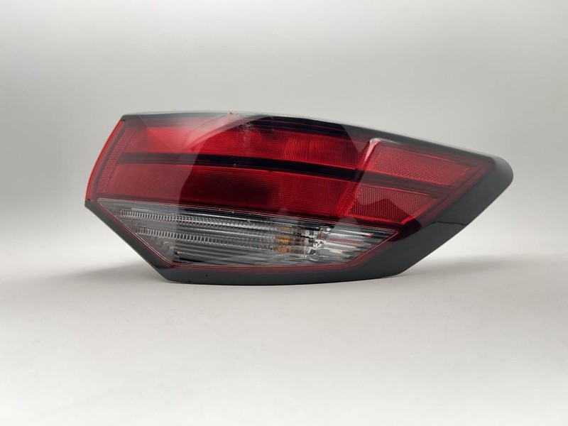 2020-2024 NISSAN SENTRA RIGHT TAILLIGHT QUARTER MOUNTED SCRATCHES 5K SV 64466