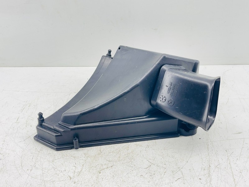 14-19 CADILLAC CTS Air Cleaner Filter Box Housing Cover 20857936 OEM