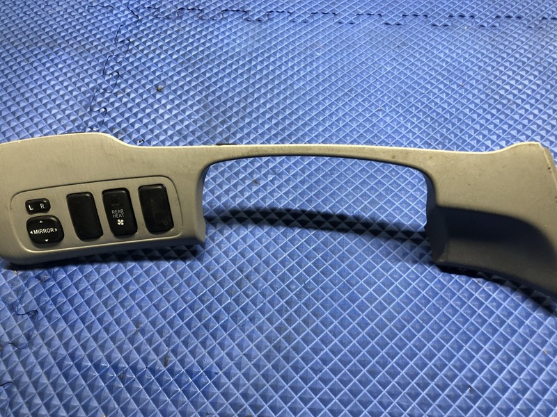 01-07 TOYOTA HIGHLANDER FRONT DASH INSTRUMENT PANEL LEFT MIRROR SWITCH TRIM OEM