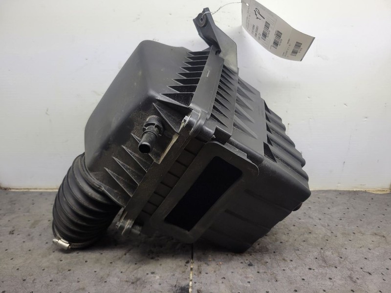 Air Cleaner Fits 20-24 VOYAGER 1760756