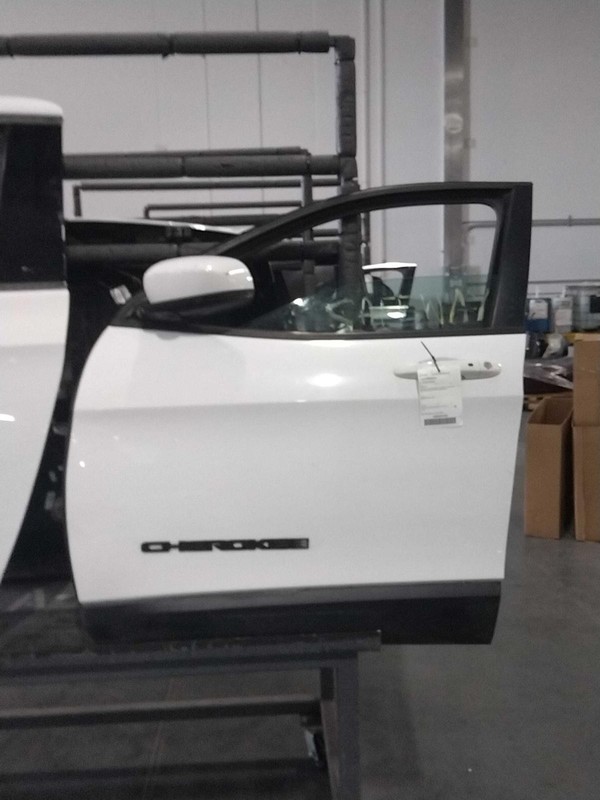 2019 Jeep Cherokee Left Front Door White PW7 - Scuffs & Surface Rust