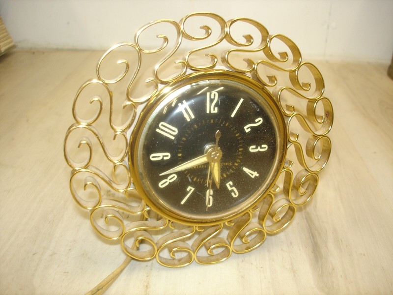 Vintage General Electric Alarm Clock table or wall model 7h255 MCM