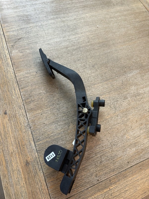 2006 HYUNDAI TUCSON GAS THROTTLE PEDAL OEM 32785-2E200