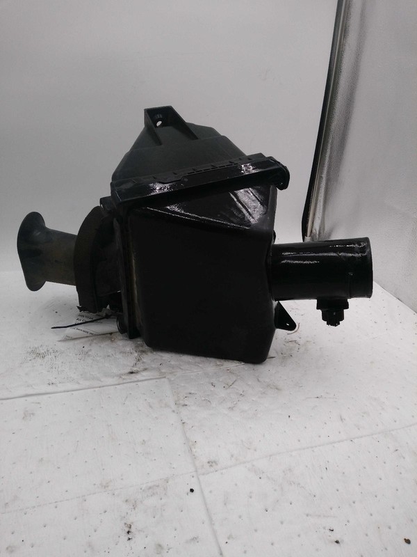 Used Air Cleaner Assembly fits: 2009 Nissan TitanGrade A