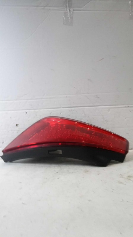 2007 Nissan Murano Left Tail Light Assembly White 419300 Used 190K Miles