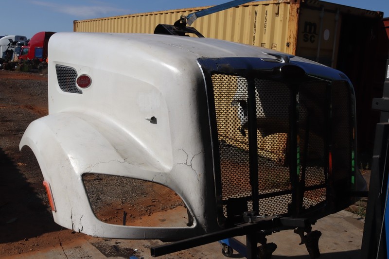 2013-2020 PETERBILT 579 FRONT BONNET HOOD W/ GRILLE CHROME OEM