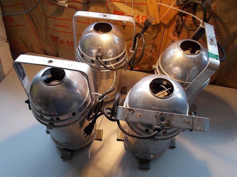 Stage Spotlights, Lot of 4, Test and working! Includes Clear Bulbs