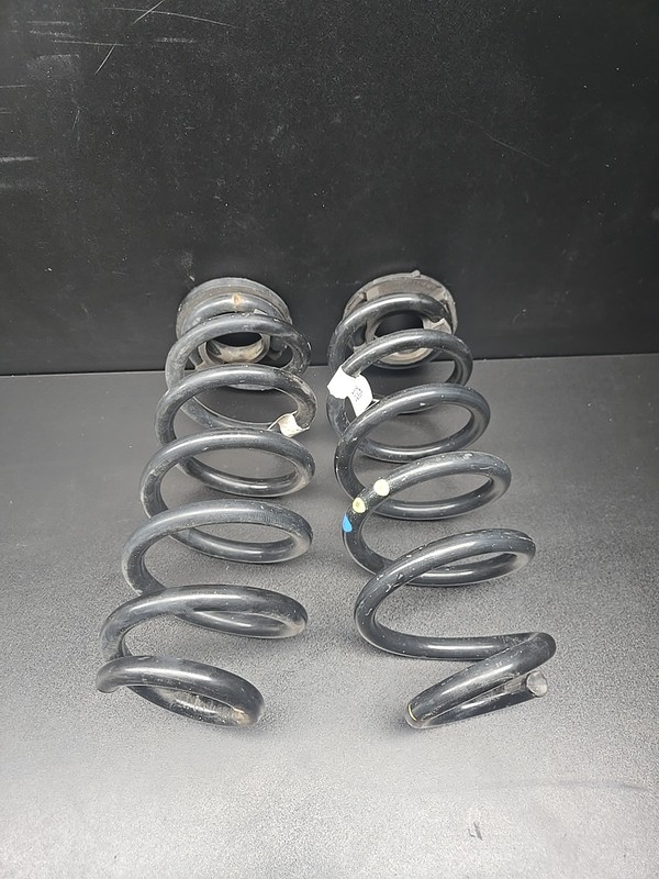 2017-2021 ALFA ROMEO GIULIA AWD REAR LEFT & RIGHT SUSPENSION COIL SPRING SET OEM