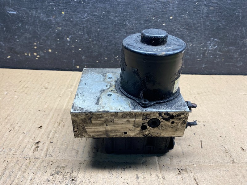 1998 to 2000 Mercedes W163 ML320 ML430 ABS Anti Lock Brake Pump Module V2349 DG