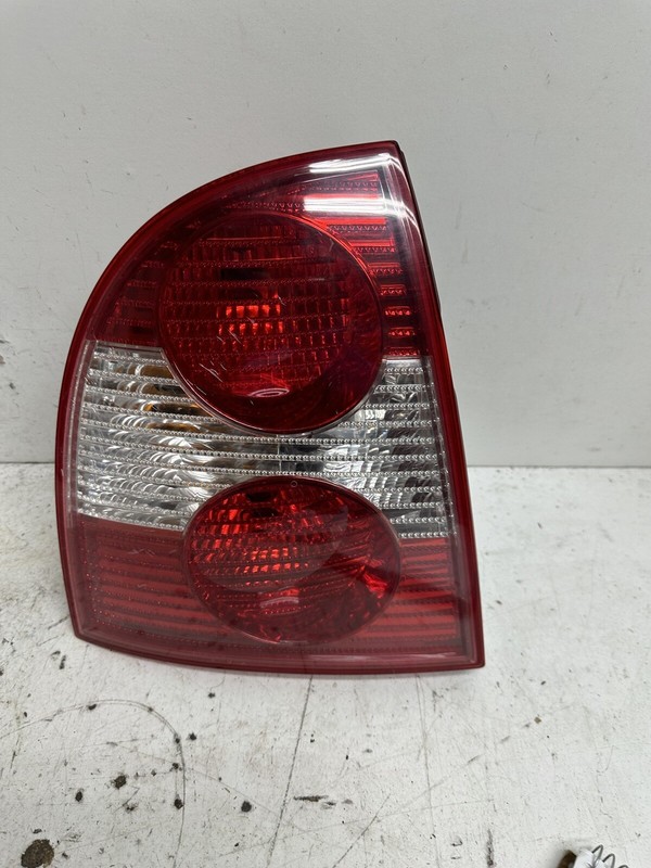 2002-2005 VW Passat Sdn Left Driver Tail Light Lamp Taillight Taillamp FLAWED