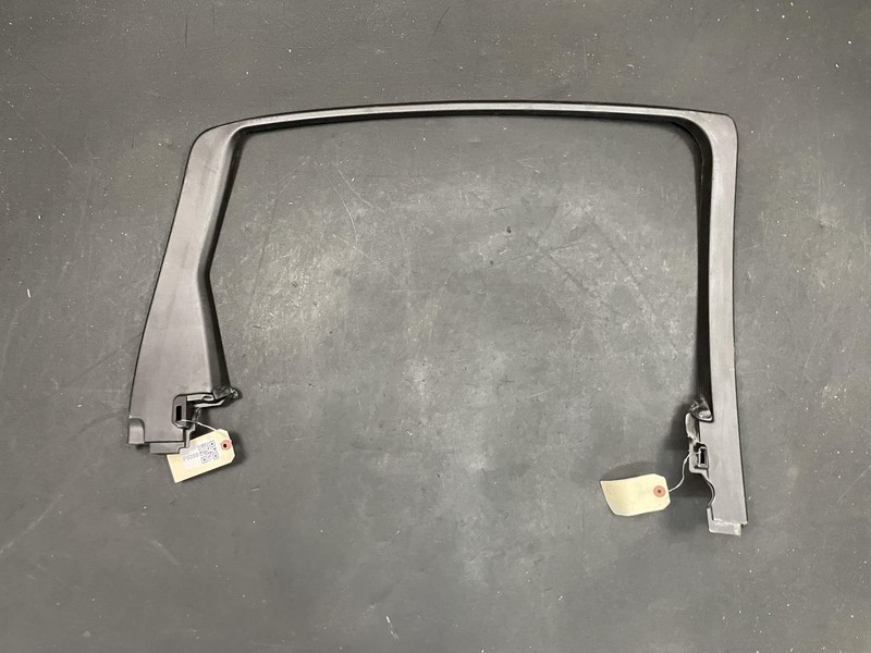 Rear Left Door Window Frame Molding 2017 Acura MDX 72982-TZ5-A01ZB 2014 - 2020