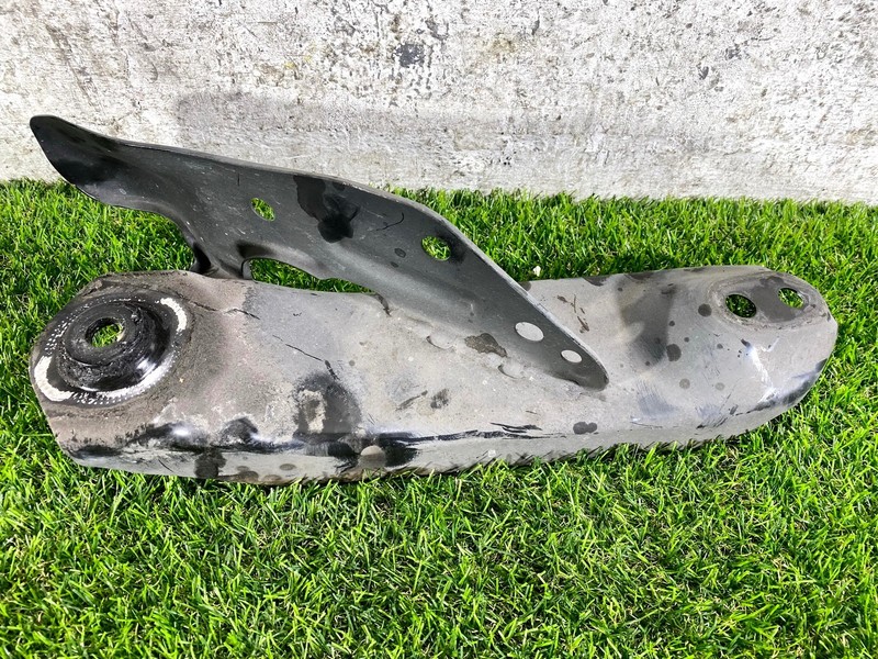 13-24 NISSAN PATHFINDER REAR RIGHT PASS SIDE DIFFERENTIAL SUPPORT MOUNT OEM