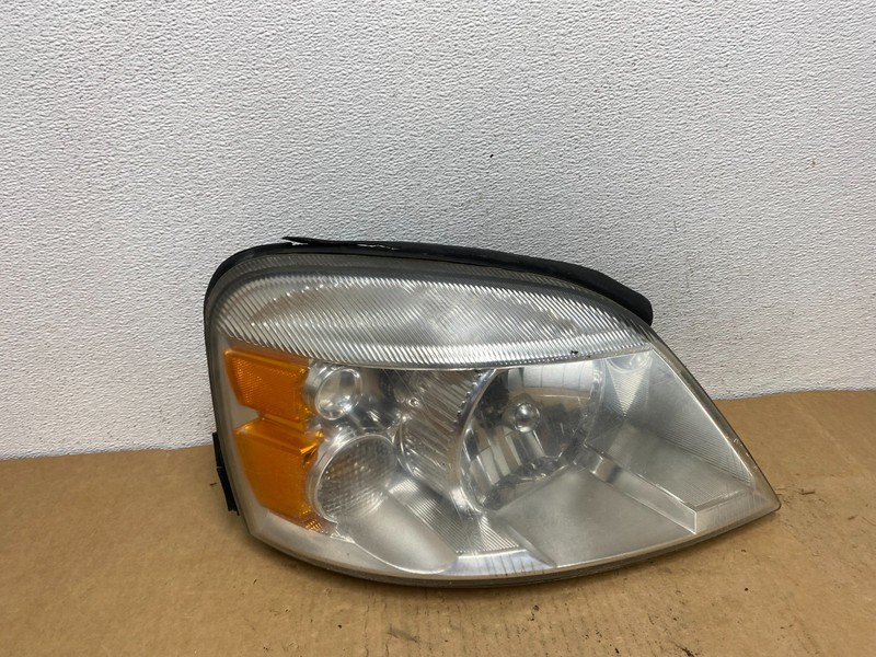 2004 - 2007 Ford Freestar Right Passenger RH Side Headlight Halogen AC8472 DW