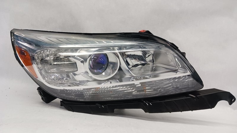 13-'16 CHEVROLET MALIBU Right passenger headlight OEM Grade B