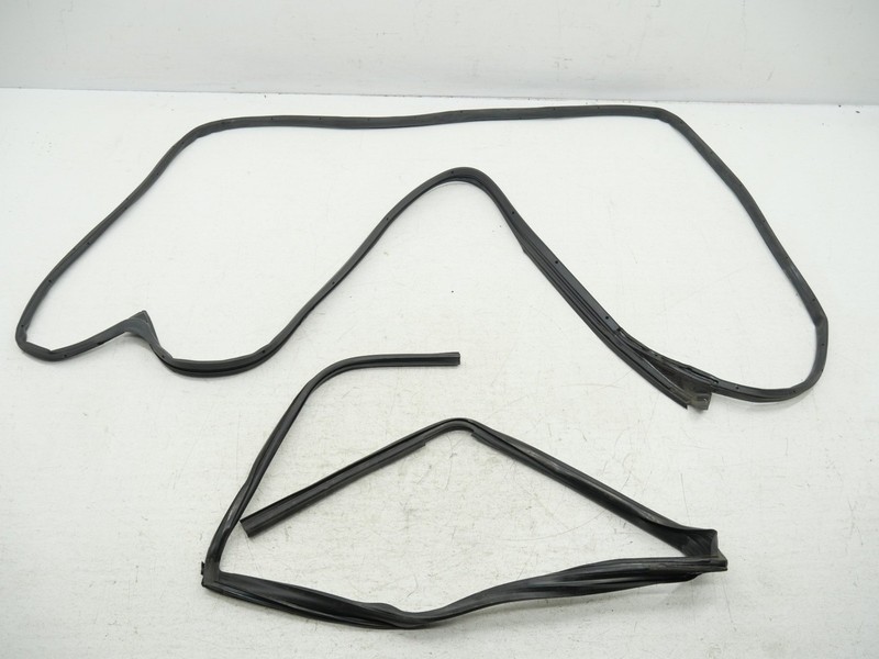 2004-2008 Acura TSX Right Rear Door Weatherstrip Seal 72825-SEA-033 OEM