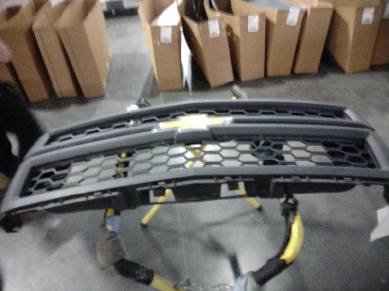 2014-2015 Chevrolet Silverado 1500 Grille Green OEM Used 23173541