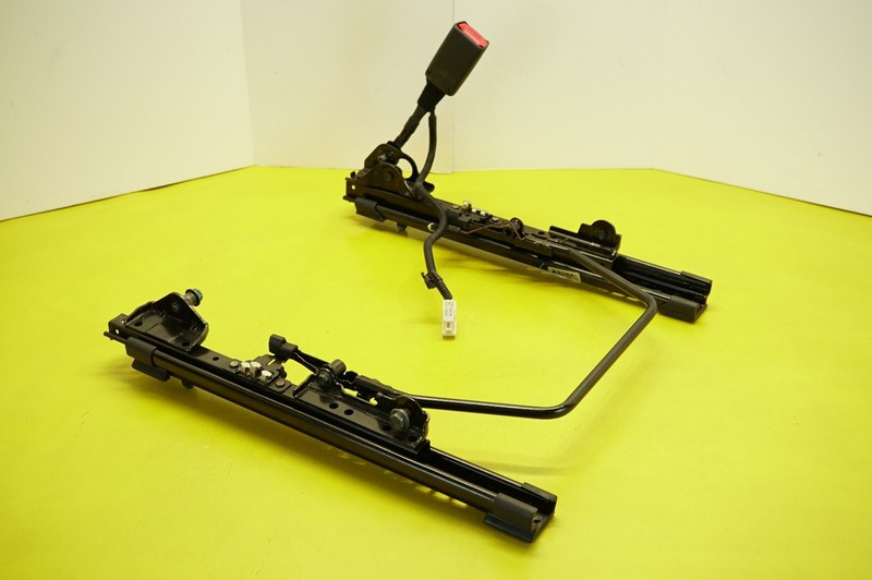 🔅2017-2020 HYUNDAI ELANTRA OEM.SEAT TRACK-FRONT PASSENGER SIDE 88600-F3000