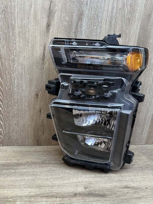 2024 SILVERADO 2500 / 3500 LH HEADLIGHT ASSY OEM PART # 84983012