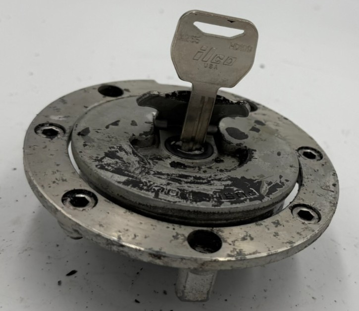 2003 Honda VFR 800 Interceptor Fuel Gas Cap Key Seat Latch Lock Set VFR800