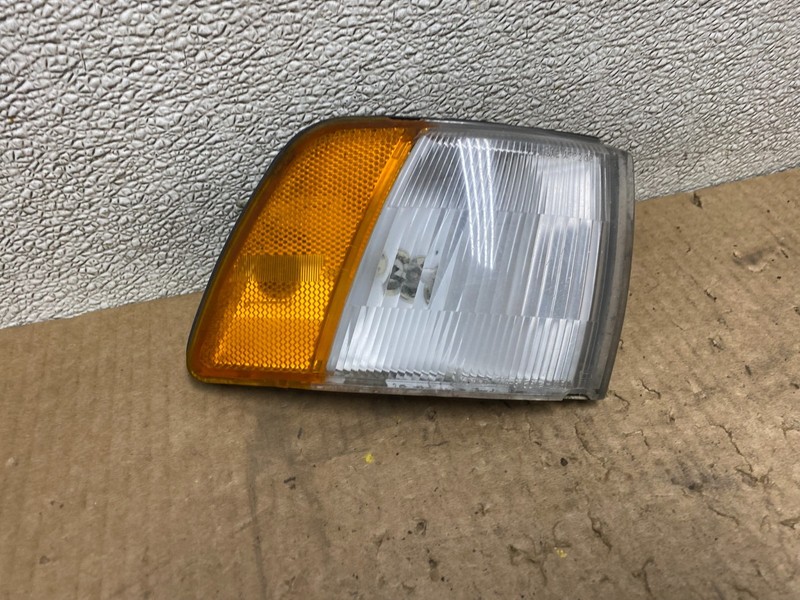 1989 to 1994 Mitsubishi Galant front corner light Right W7950 PS