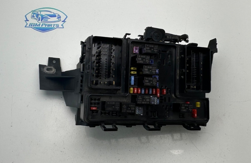 2015-2018 FORD EDGE ENGINE FUSE RELAY JUNCTION BLOCK BOX OEM