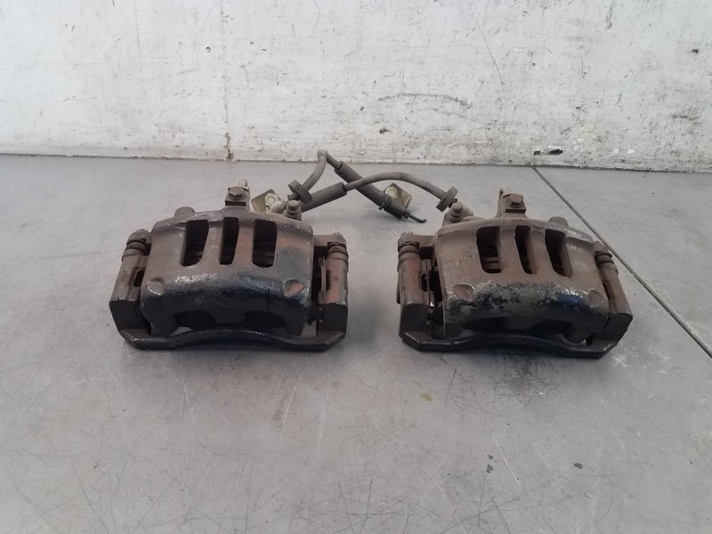 2003 03 04 Mercury Marauder Front Brake Caliper Set #7132 K6
