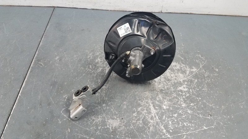 2016 McLaren 675LT Spider Brake Master Cylinder / Booster - Damage #5556 P11