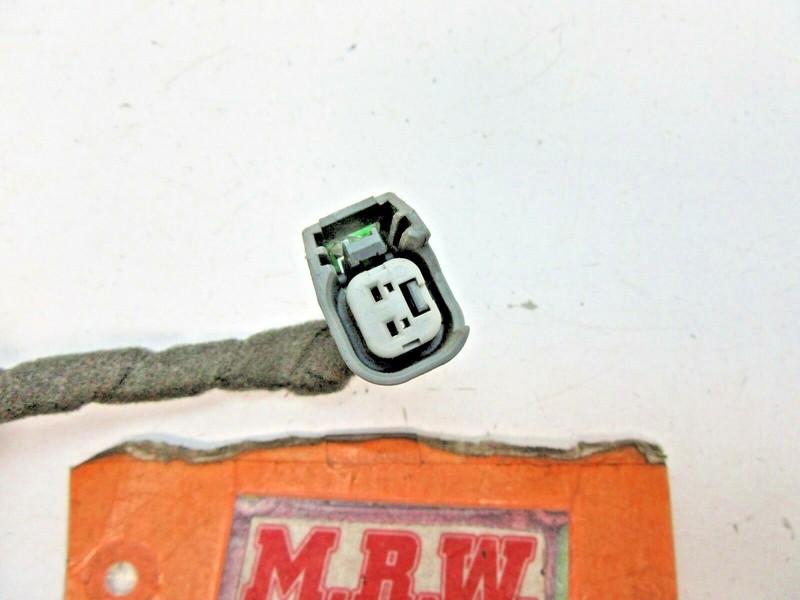 TURN SIGNAL LIGHT BULB SOCKET FENDER SIDE MARKER LAMP WIRE PLUG CLIP VUE CAPTIVA
