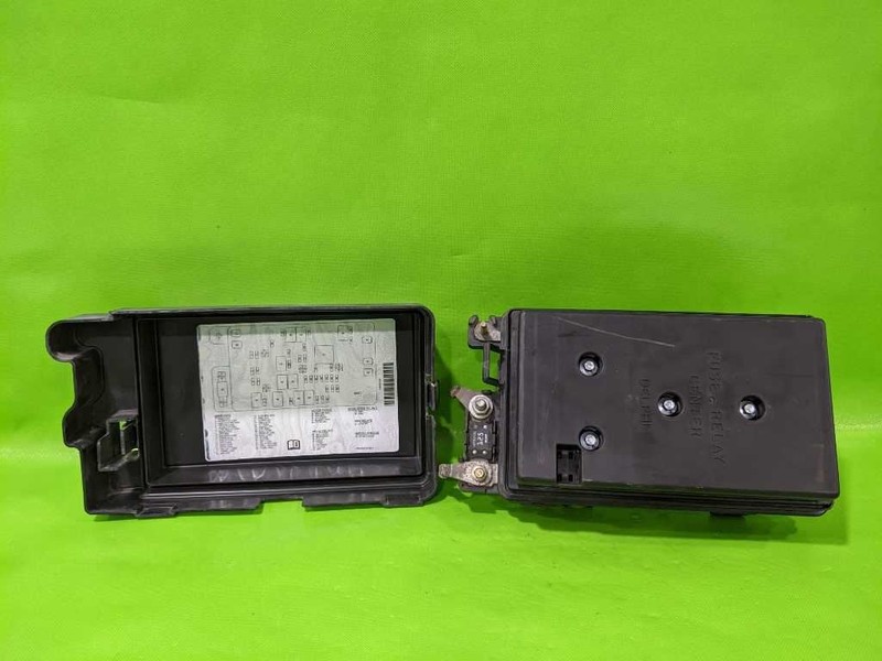 02 03 TRAILBLAZER FUSE RELAY BOX OEM 4269-9