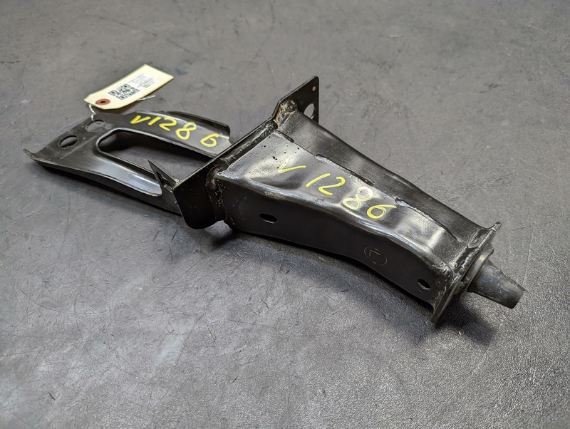 Front Bumper Reinforcement Left Bracket 2018 Volvo S60 31329799 2014 - 2016 2017