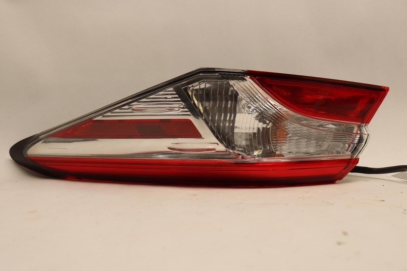 2018-2022 TOYOTA CAMRY REAR RIGHT PASENGE SIDE QUARTER PANEL TAIL LIGHT LAMP OEM