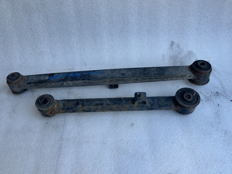 2017 RAM 1500 RIGHT PASSENGER SIDE REAR LOWER CONTROL ARMS PAIR