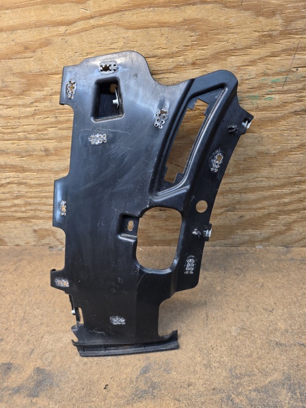 2020 2021 2022 2023 2024 Cadillac XT6 Front Upper Bumper Bracket Left Side OEM