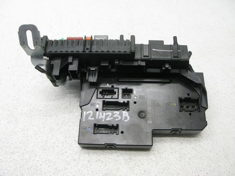 10-18 MERCEDES W212 E350 E63 AMG CLS550 MODULE RELAY FUSE BOX CENTER OEM 121423B