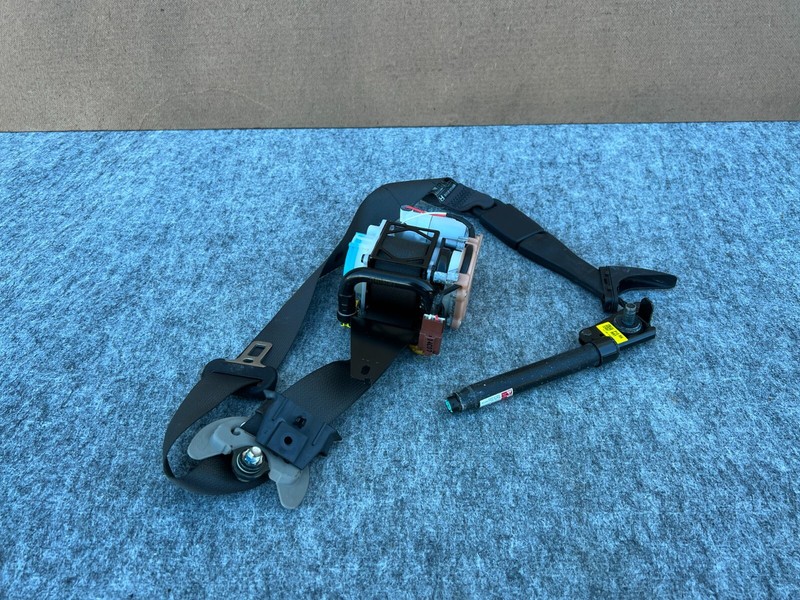 HYUNDAI GENESIS SEDAN & G80 2015-2019 OEM FRONT RIGHT RH SEAT BELT W MOTOR BLACK