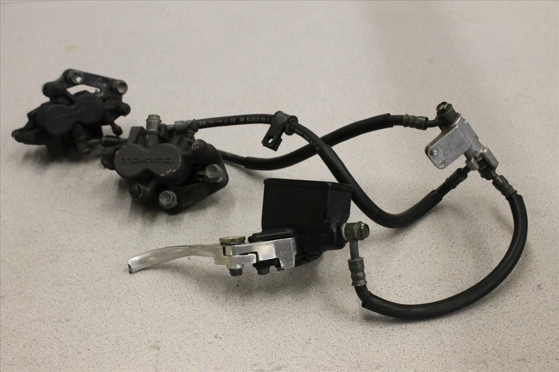 03 SUZUKI GSX 750 F KATANA RIGHT FRONT BRAKE LEVER CYLINDER CALIPER OEM GSX750F