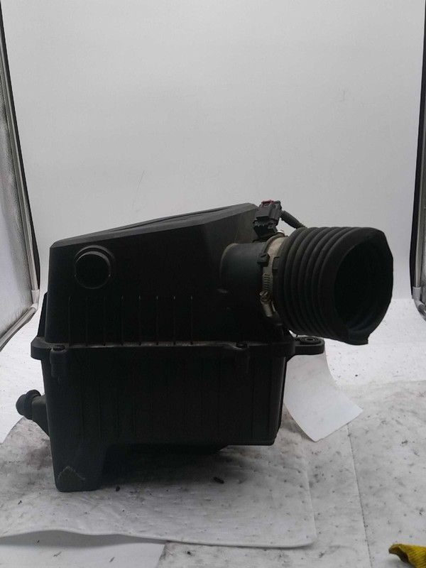 2013 GMC Terrain Air Cleaner Assembly OEM Green 2.4L 101K Miles