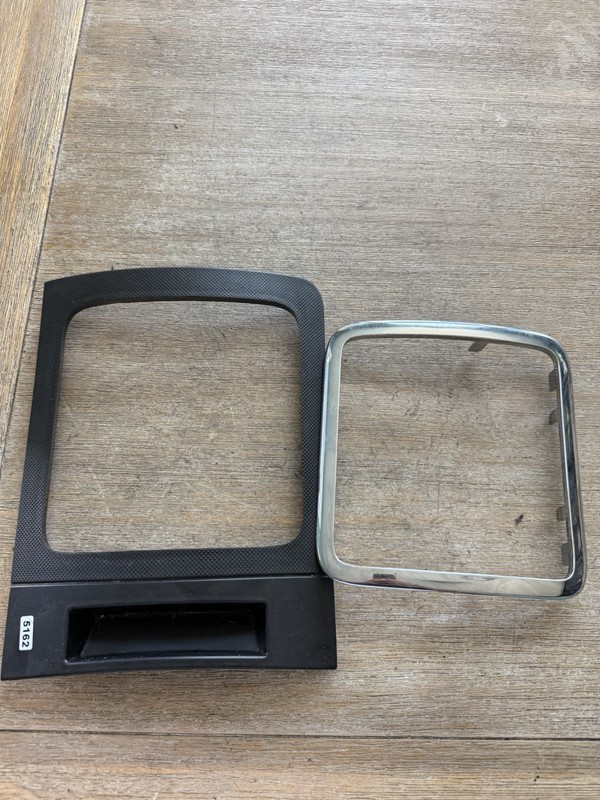 ✅ 2005 - 2007 Jeep Grand Cherokee Center Gear Shifter Indicator Bezel OEM 3.7 L