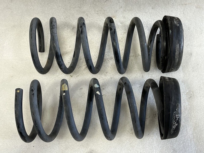 2003 2004 2005 HONDA PILOT REAR COIL SPRINGS PAIR WITH INSULATORS 52441-S9V-A01