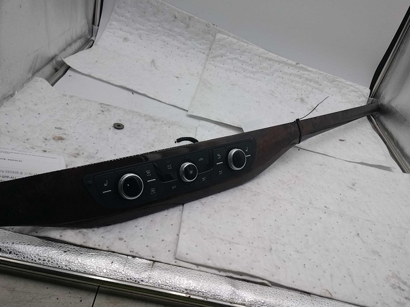 Used A/C Selector Switch fits: 2018 Audi Q7 front 2 knobs display screen w/o ven