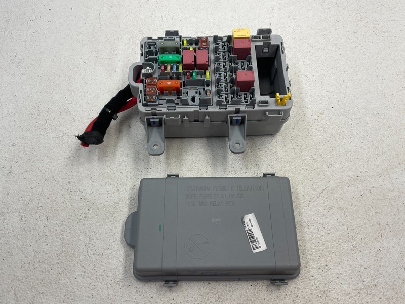 2018-2022 Alfa Romeo Stelvio Junction Fuse Relay Box Block Module 1526 OEM