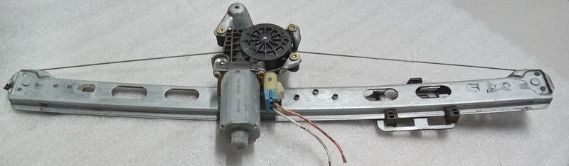 1999-2001 Mercedes ML320 W163 LH Rear Door Window Regulator and Motor 1637300146