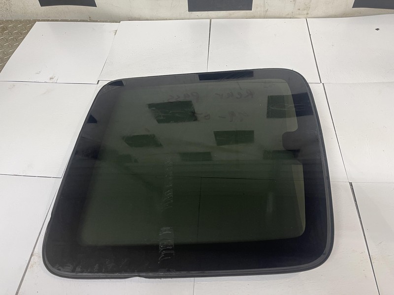 1999-2007 Chevrolet Silverado Rear Passenger Right Movable Window Oem Tested