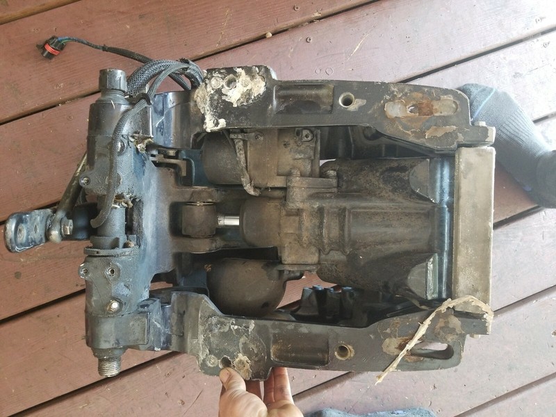 1998 Evinrude FICHT 150 175 200 hp Outboard Tilt & Trim Unit