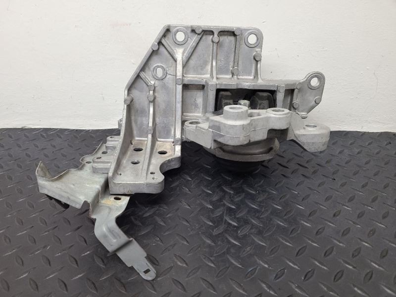 08-15 Nissan Rogue 2.5L Left Driver Side Engine Mount Bracket OEM 11220-JG31C