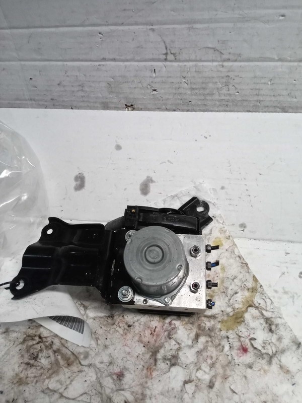 2020 Toyota C-HR ABS Pump & Motor Assembly OEM 44050F4220 35K Miles Grey