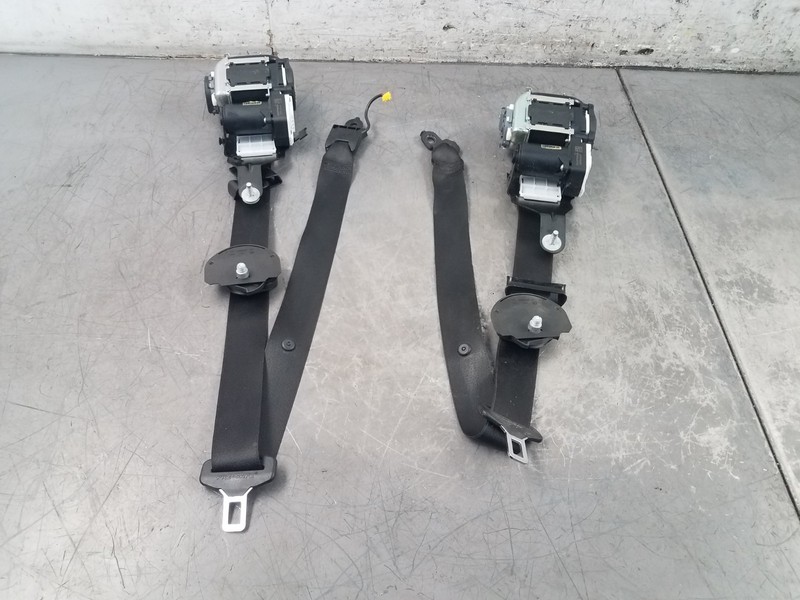 2013 Mercedes AMG E 63Front Seat BeltPair #2179 D5