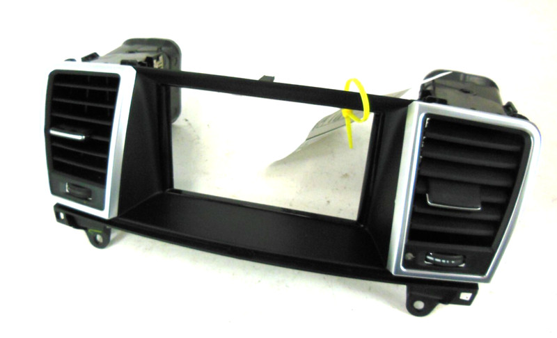 2014 Mercedes-Benz GL450 Center Dashboard Screen Bezel Trim Surround W/ Vent OEM