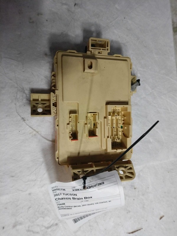 2017 Hyundai Tucson Body Control Module OEM 95400D3600 91K Miles Grey