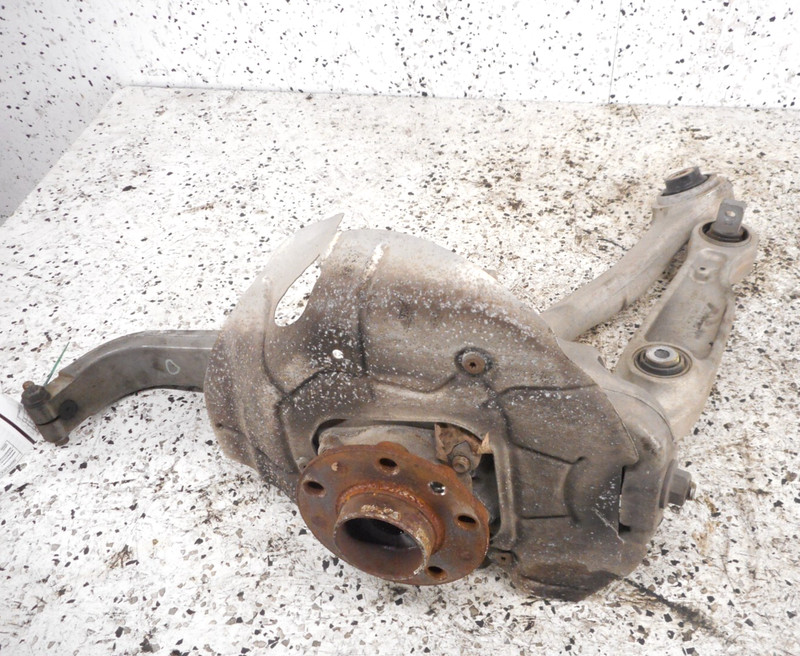 2019 19 Alfa Romeo Giulia Front Spindle Knuckle Hub Arm Passenger Right OEM